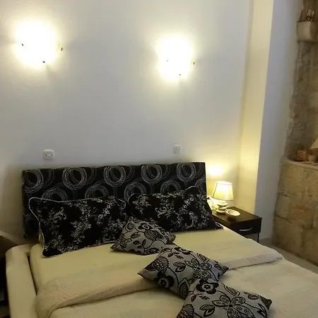 凯罗斯一室公寓 *