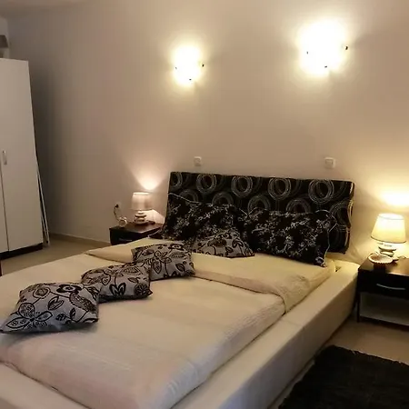 凯罗斯一室公寓 *