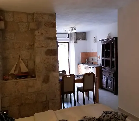 凯罗斯一室公寓 *