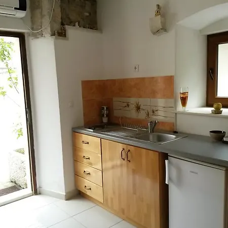 Kairos Apartment