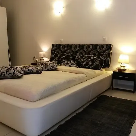 Kairos Apartment